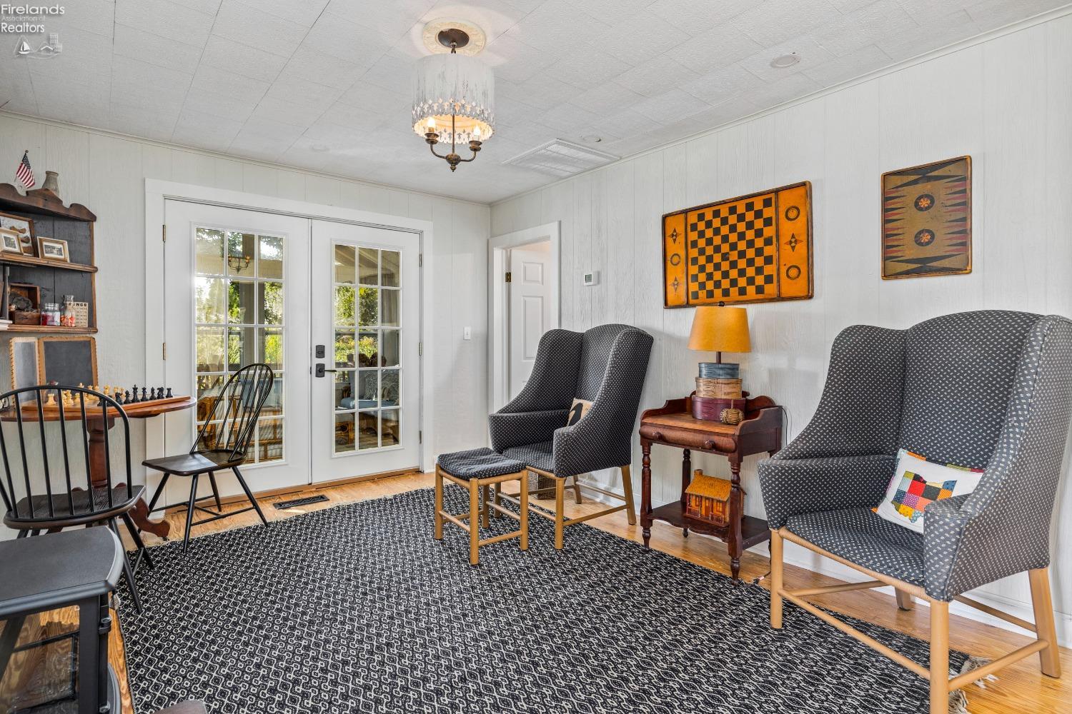 113 W Iroquois Trail
