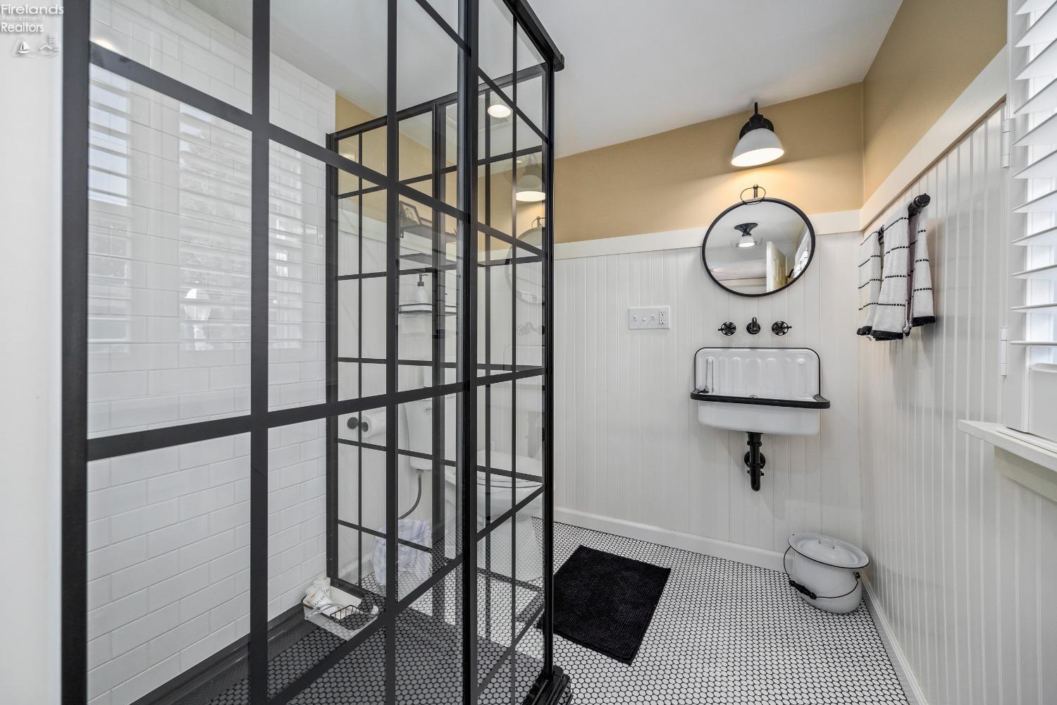 113 W Iroquois Trail