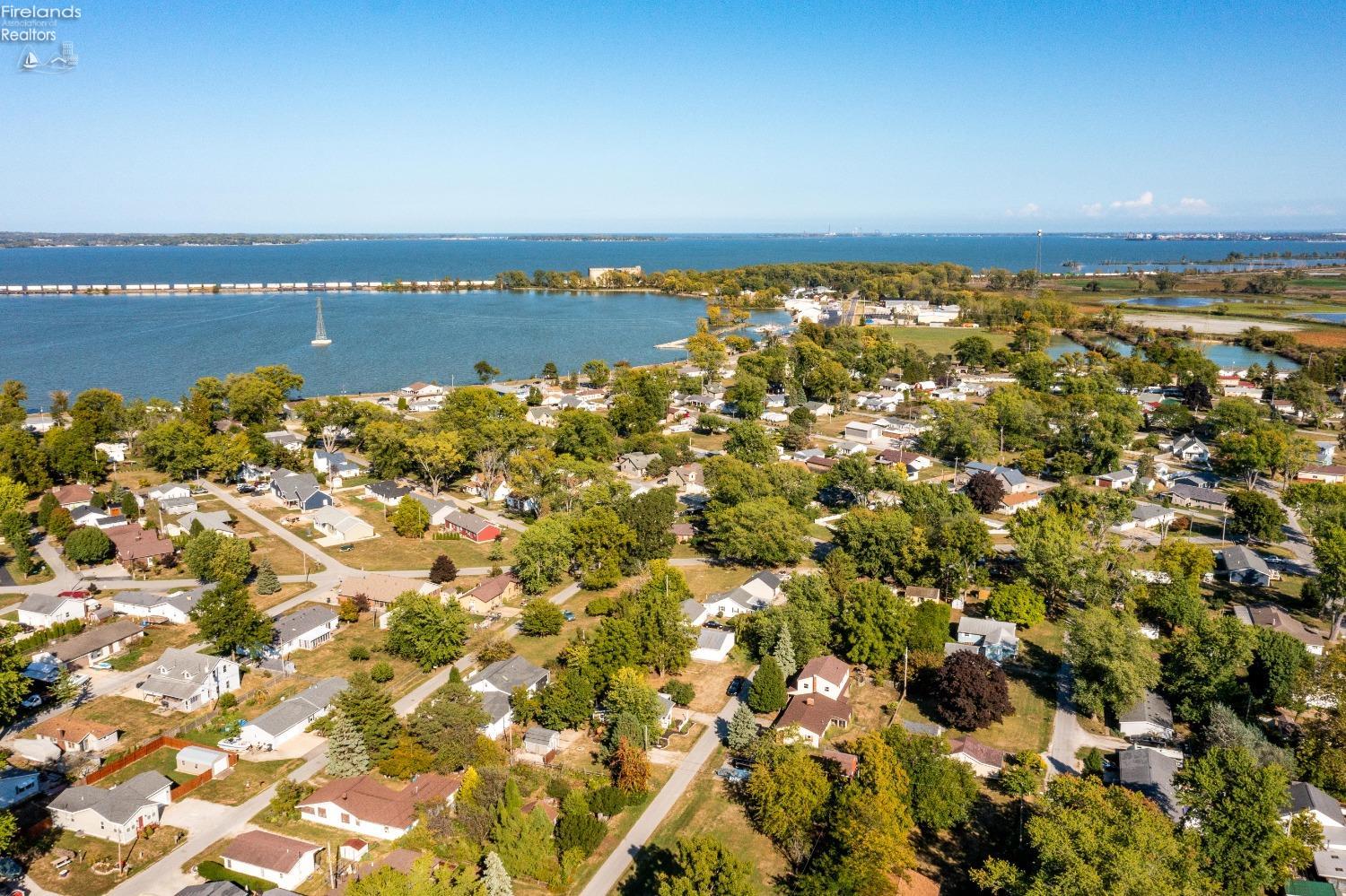 113 W Iroquois Trail