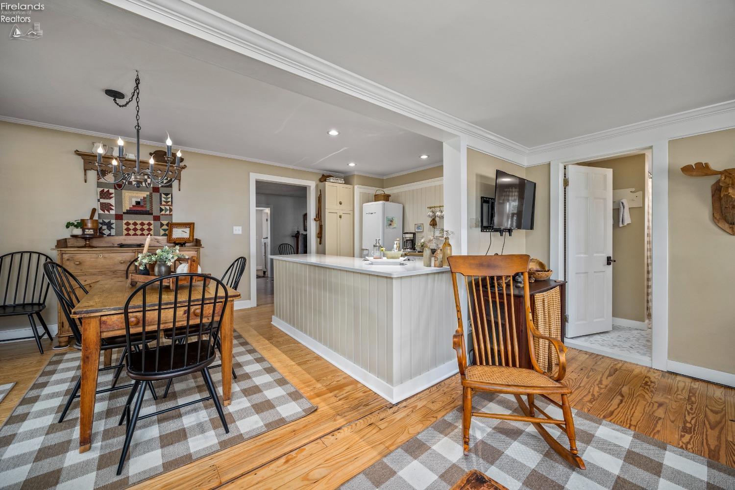 113 W Iroquois Trail