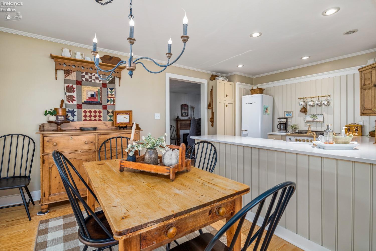 113 W Iroquois Trail