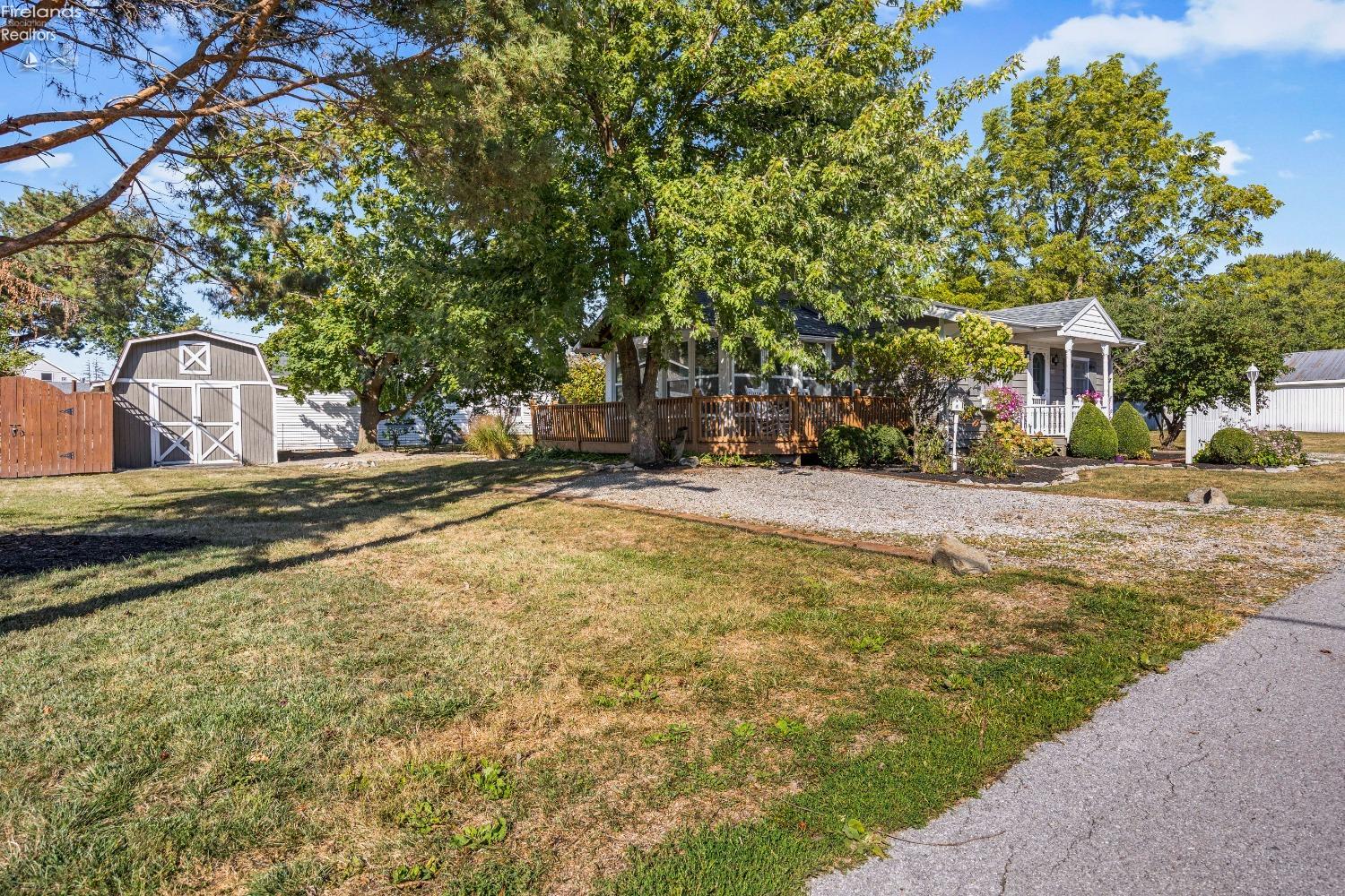 113 W Iroquois Trail