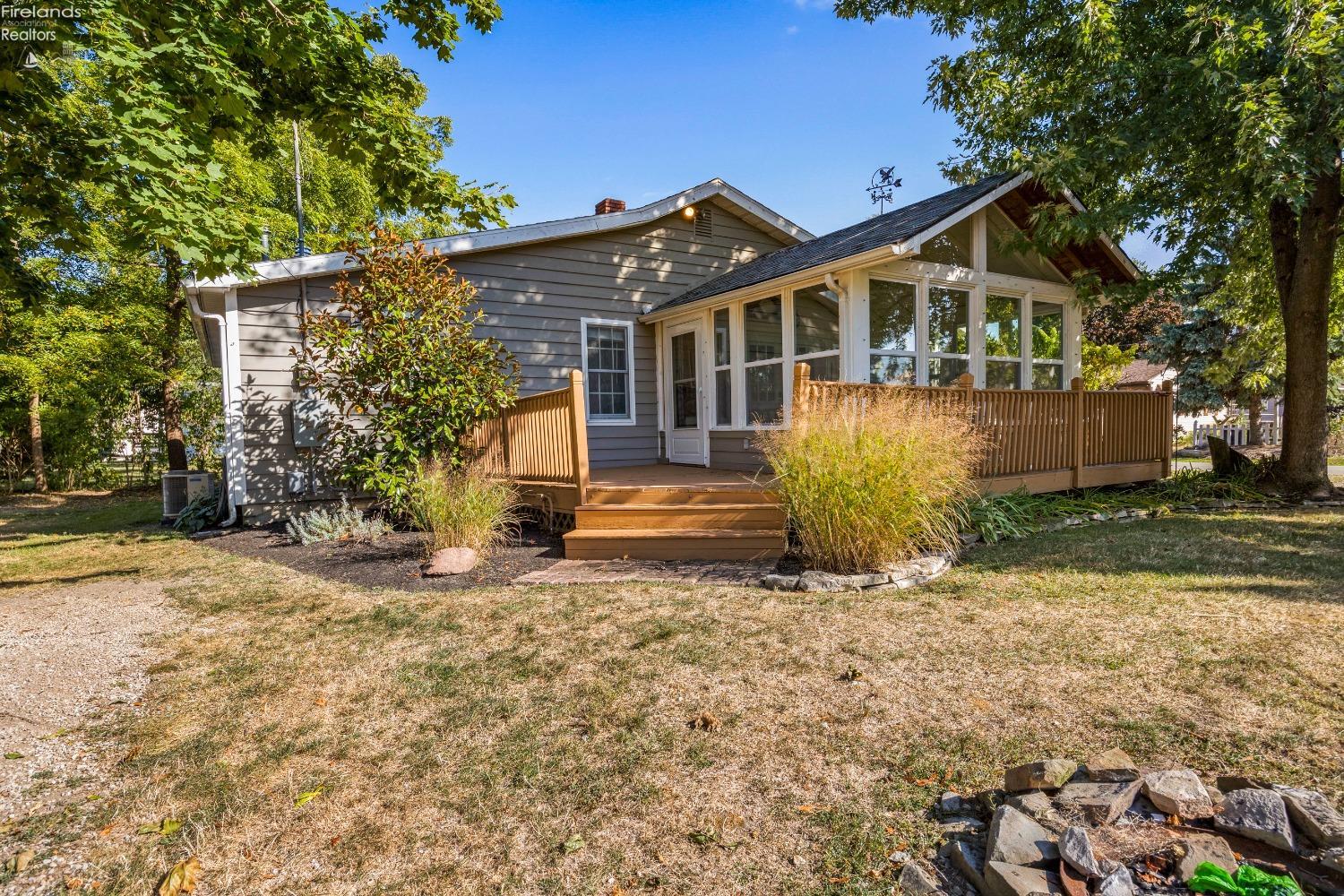 113 W Iroquois Trail