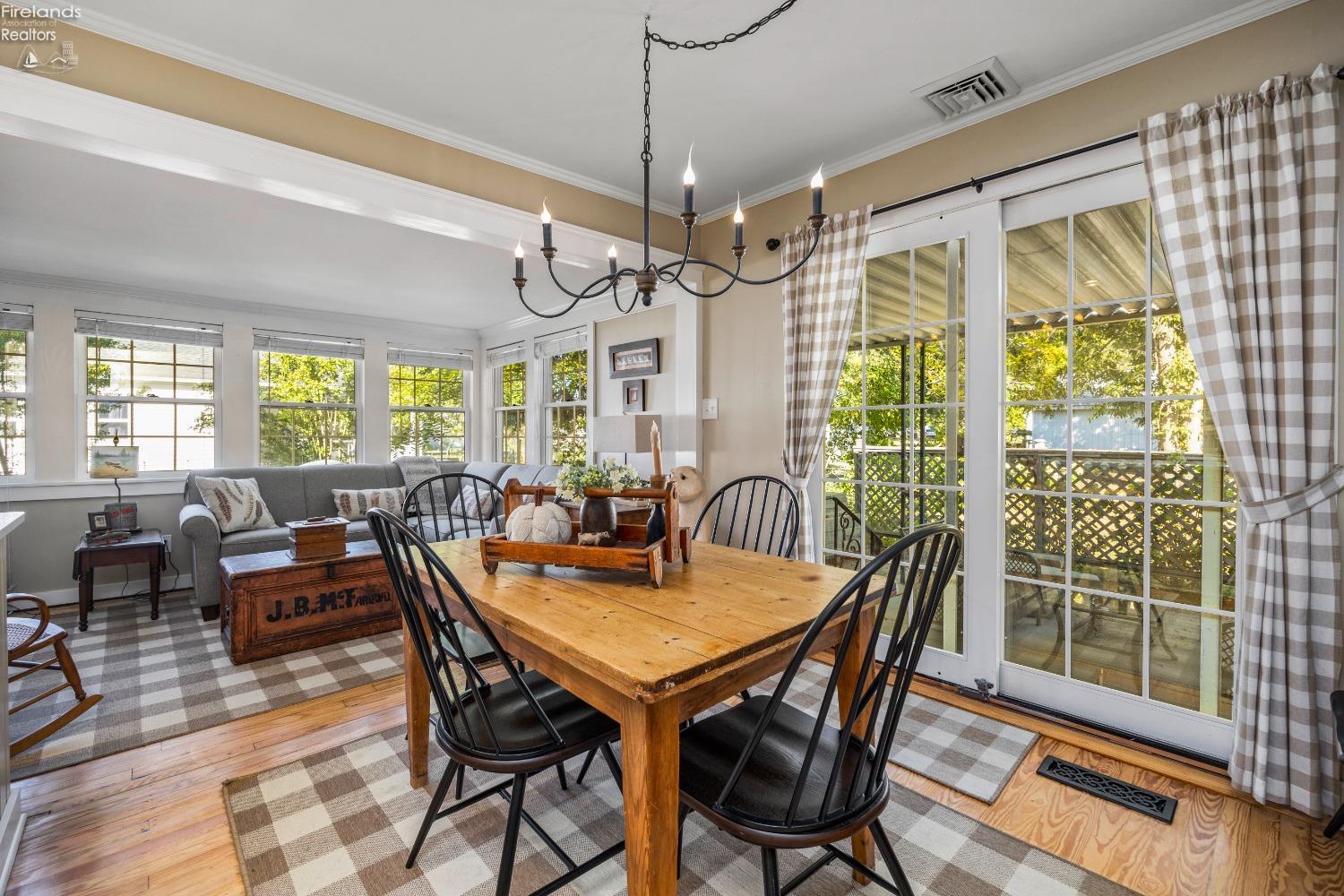 113 W Iroquois Trail