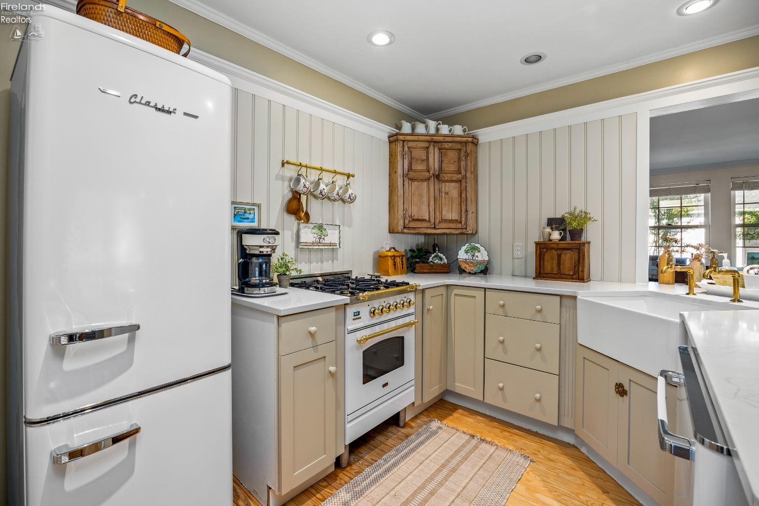 113 W Iroquois Trail