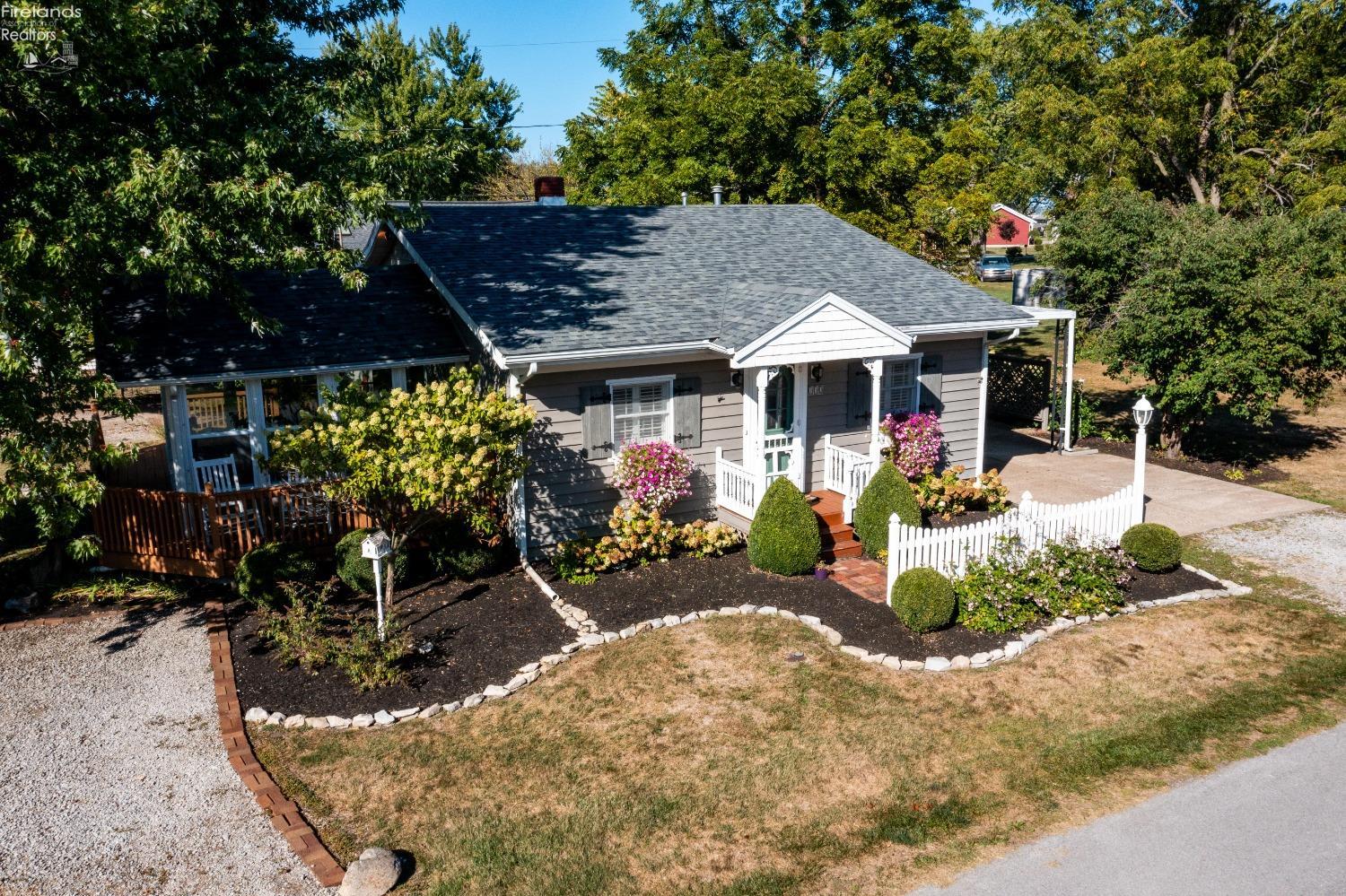 113 W Iroquois Trail