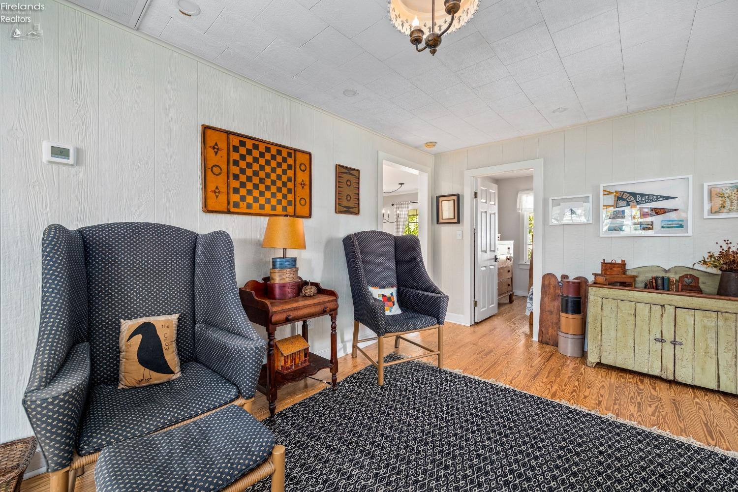 113 W Iroquois Trail
