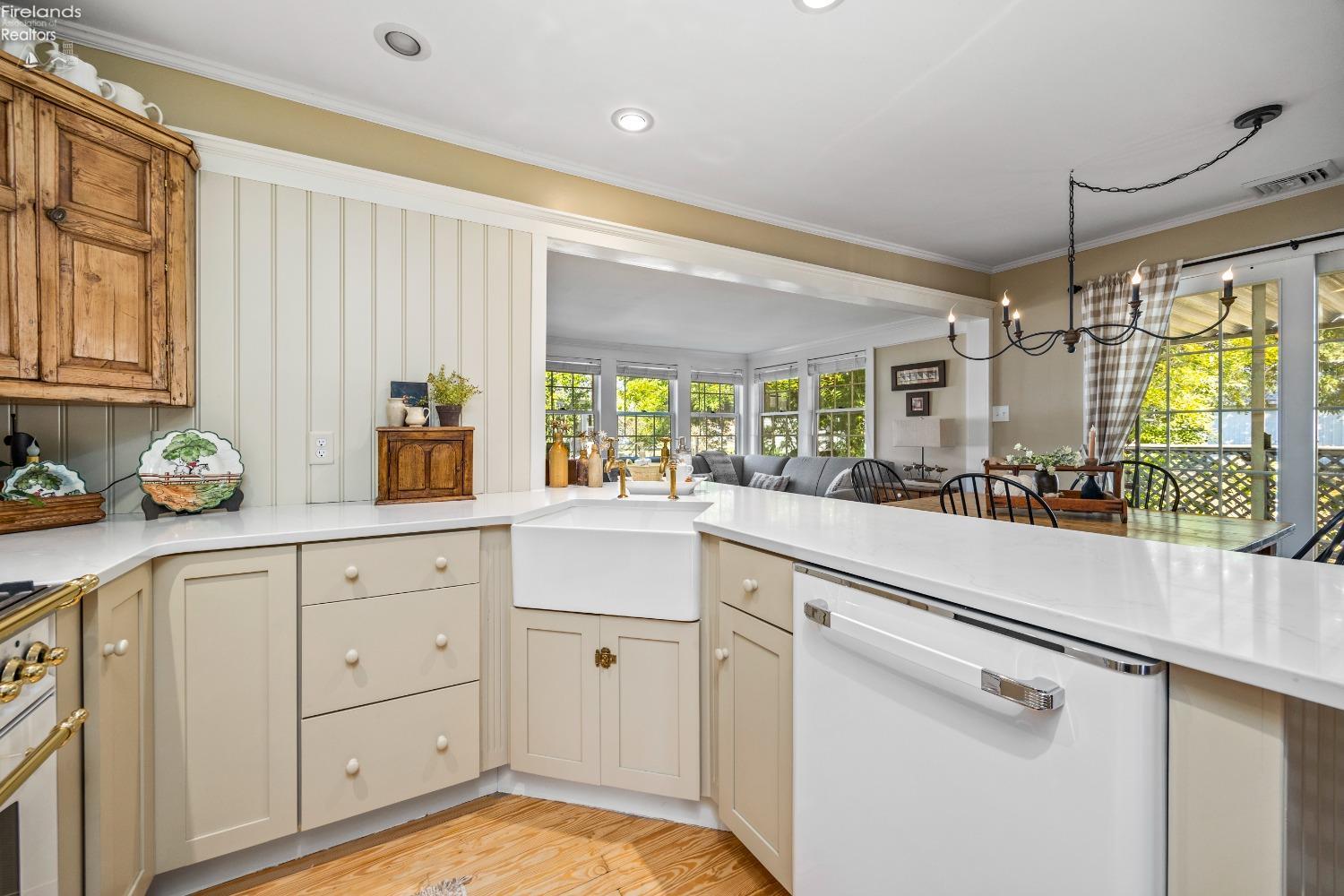 113 W Iroquois Trail