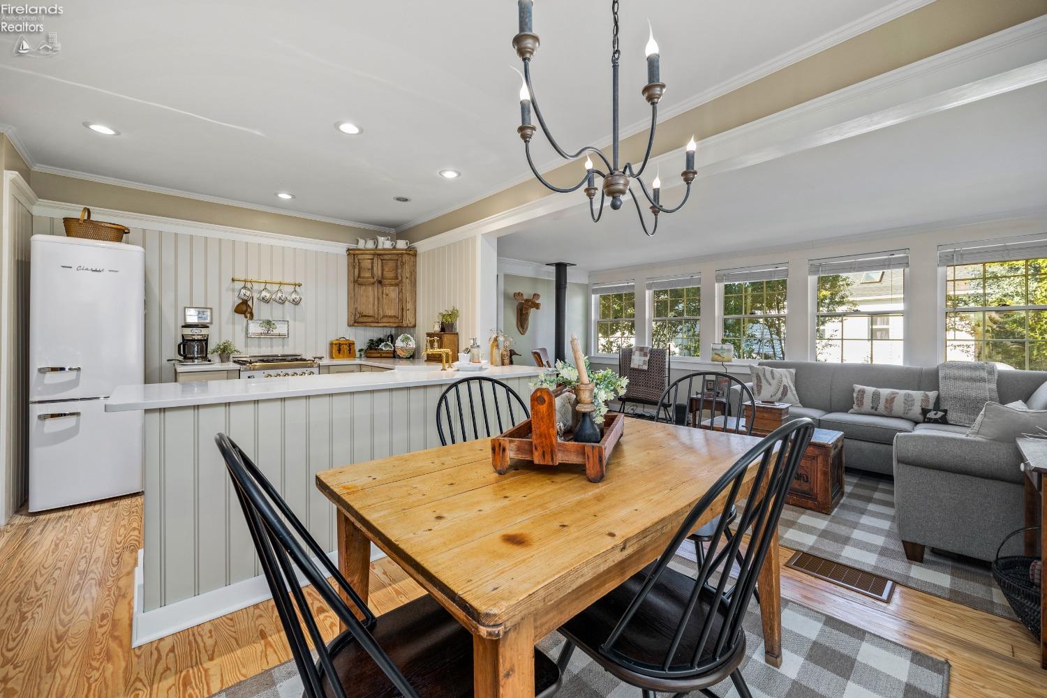113 W Iroquois Trail