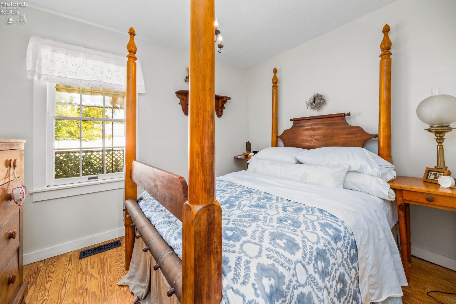 113 W Iroquois Trail