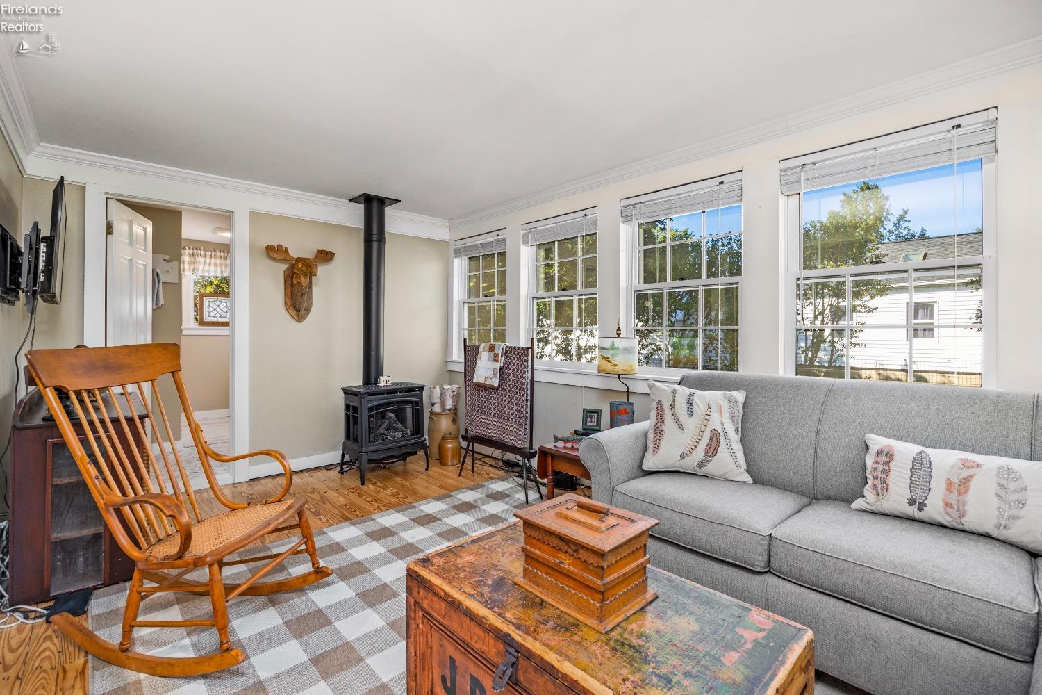 113 W Iroquois Trail