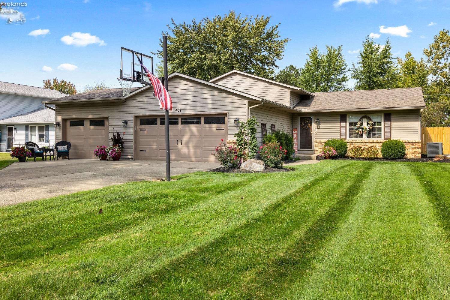 402 Oaknoll Drive