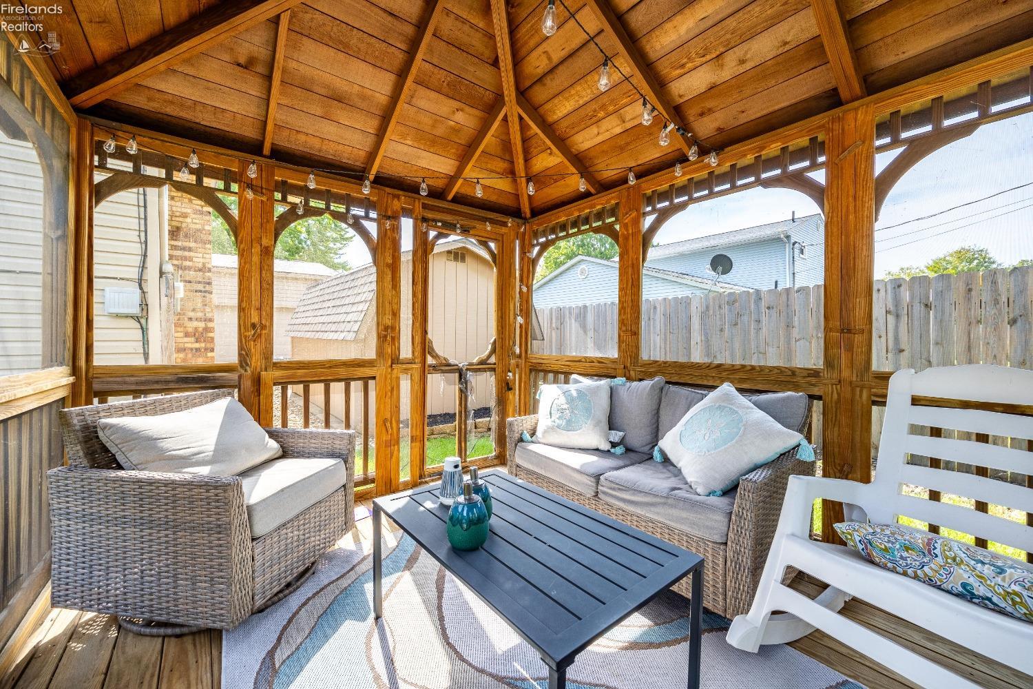 402 Oaknoll Drive