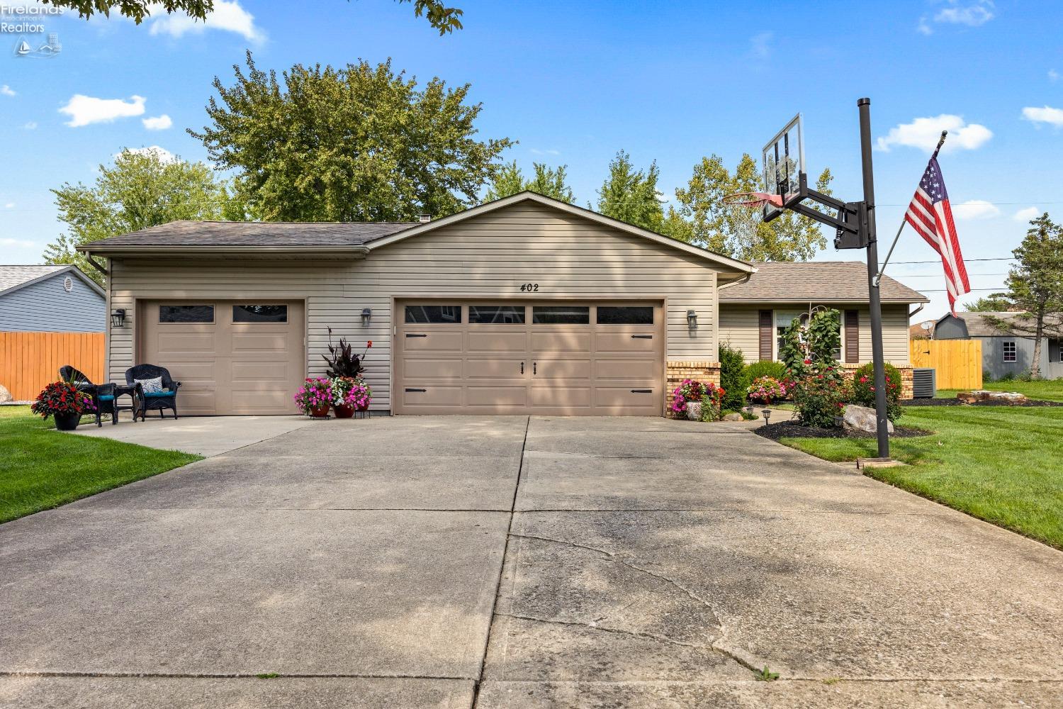 402 Oaknoll Drive
