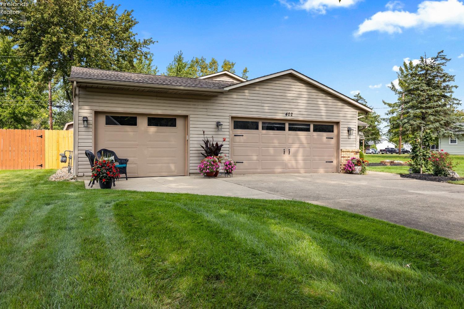 402 Oaknoll Drive