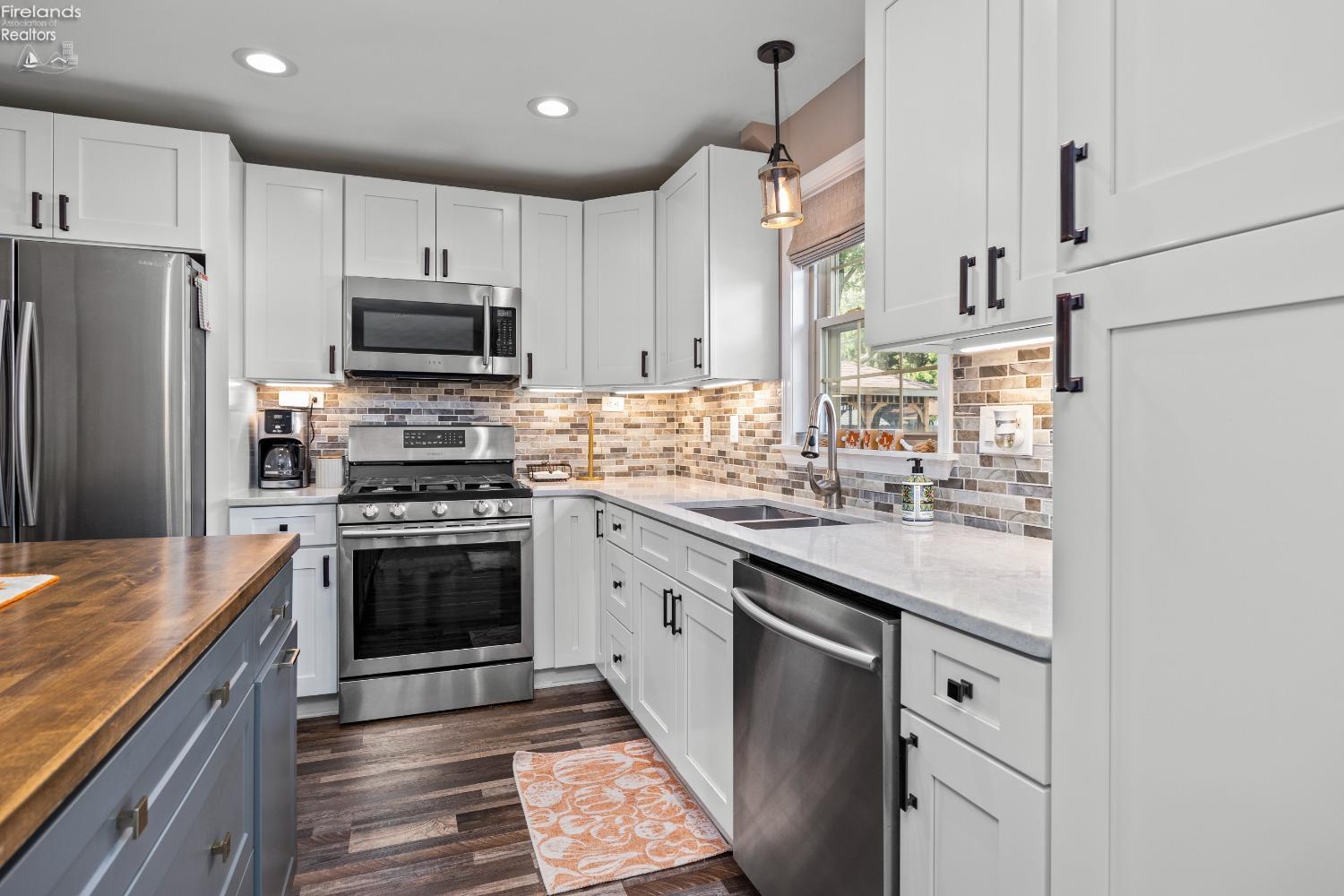 402 Oaknoll Drive