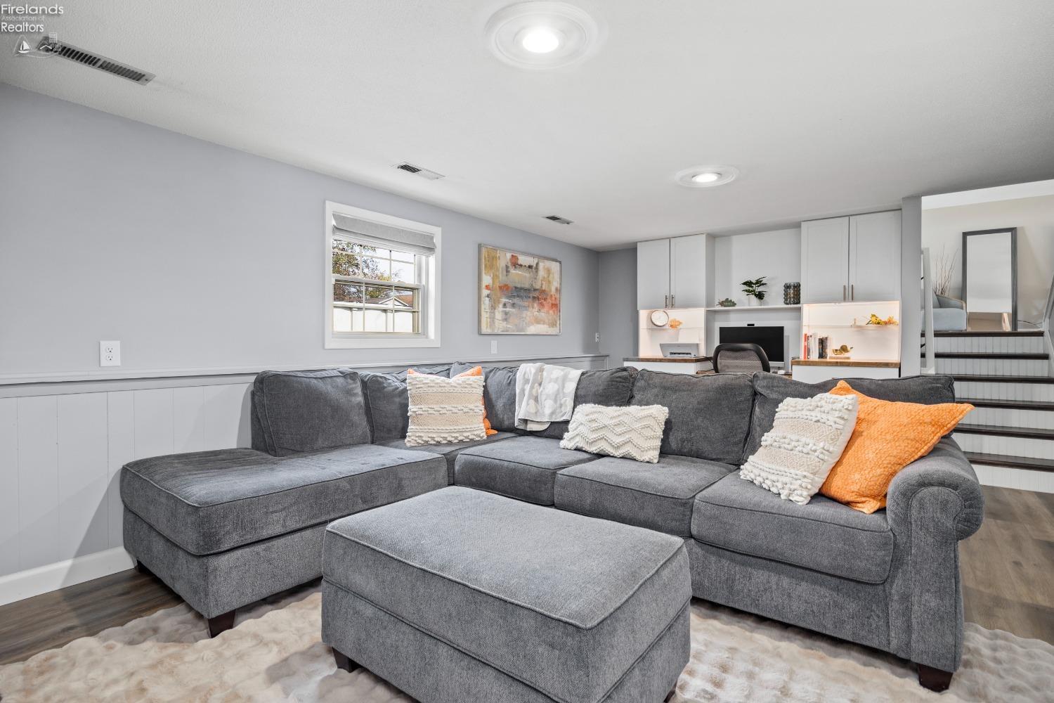 402 Oaknoll Drive