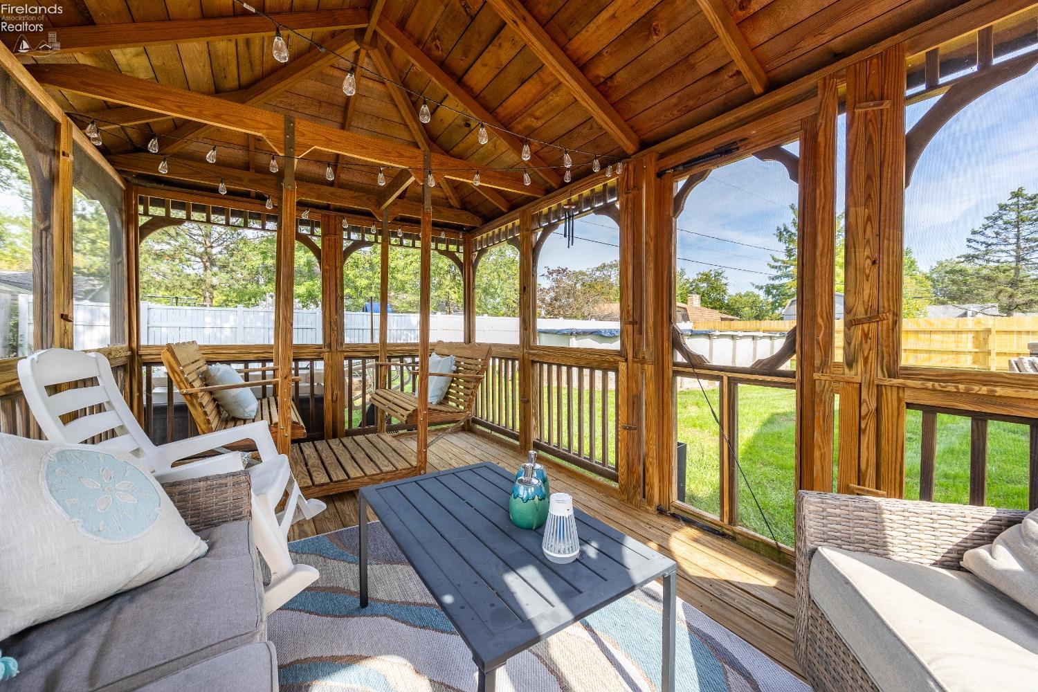 402 Oaknoll Drive