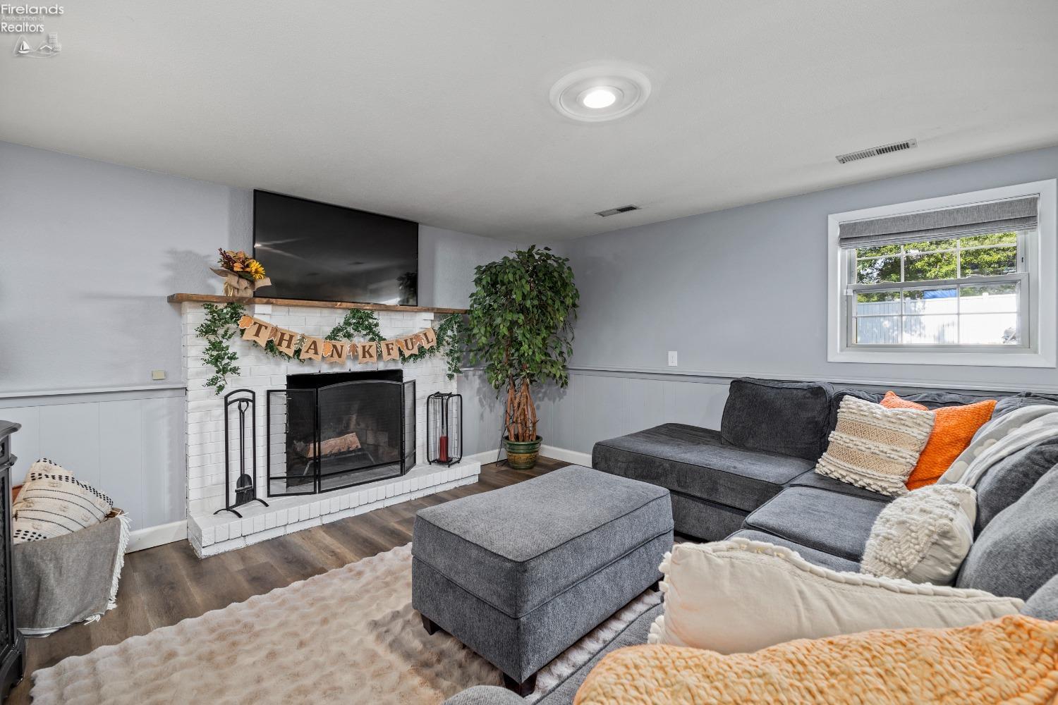 402 Oaknoll Drive