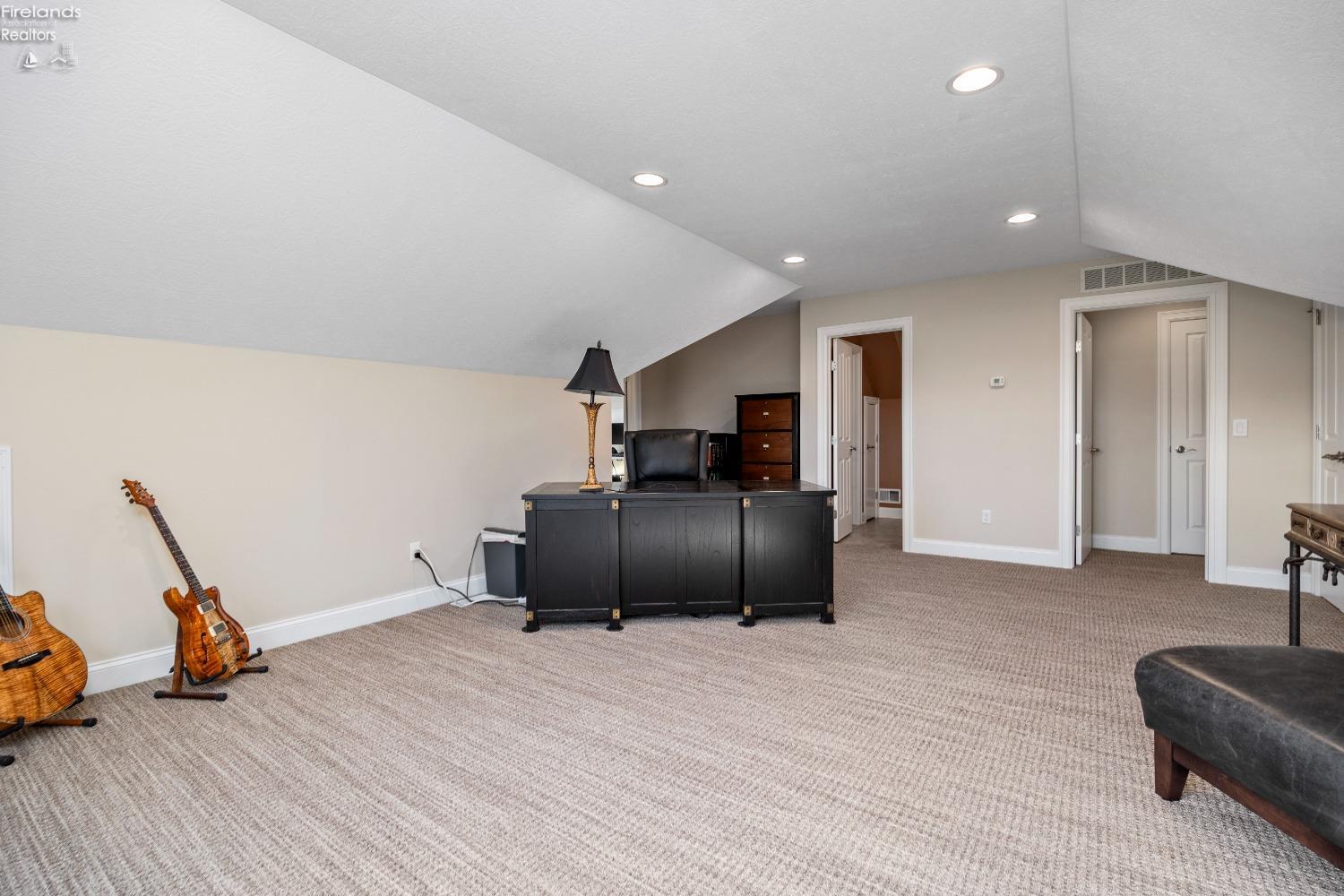 2771 Canterbury Circle