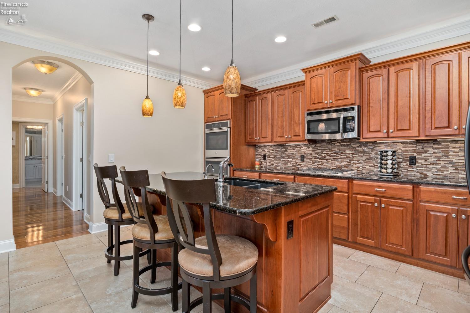 2771 Canterbury Circle