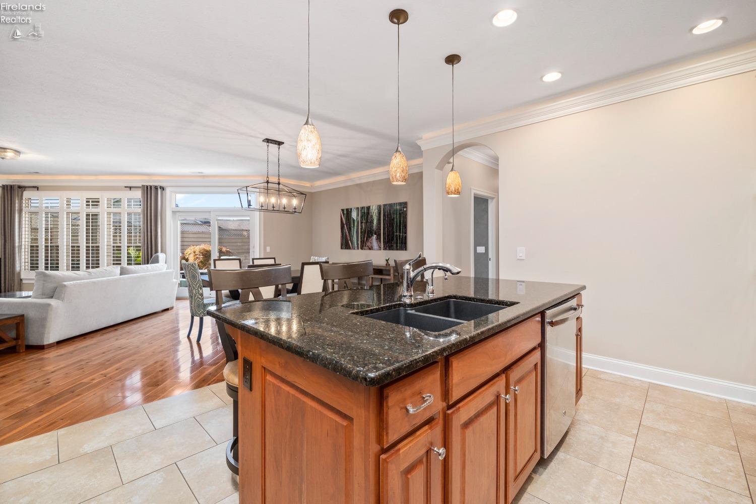 2771 Canterbury Circle