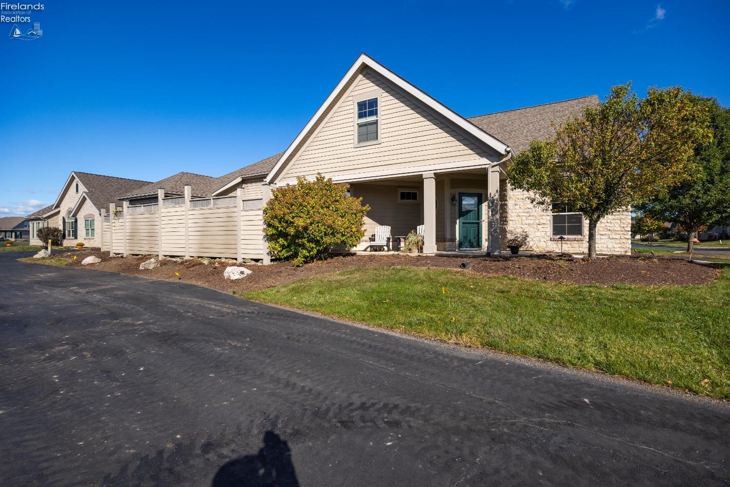 2771 Canterbury Circle