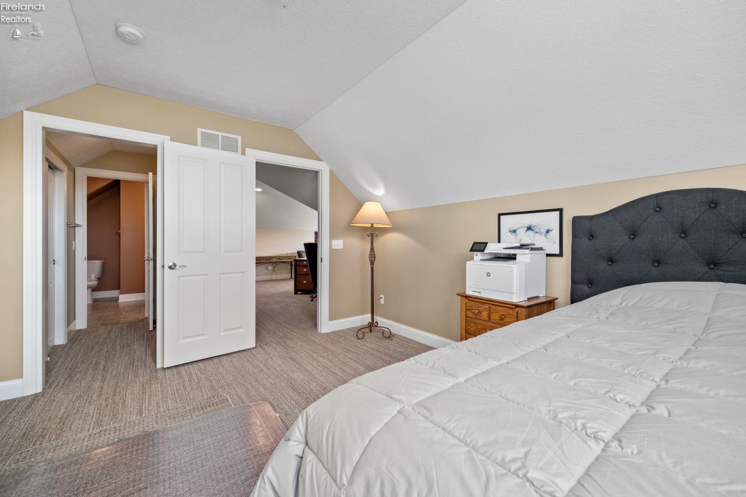 2771 Canterbury Circle