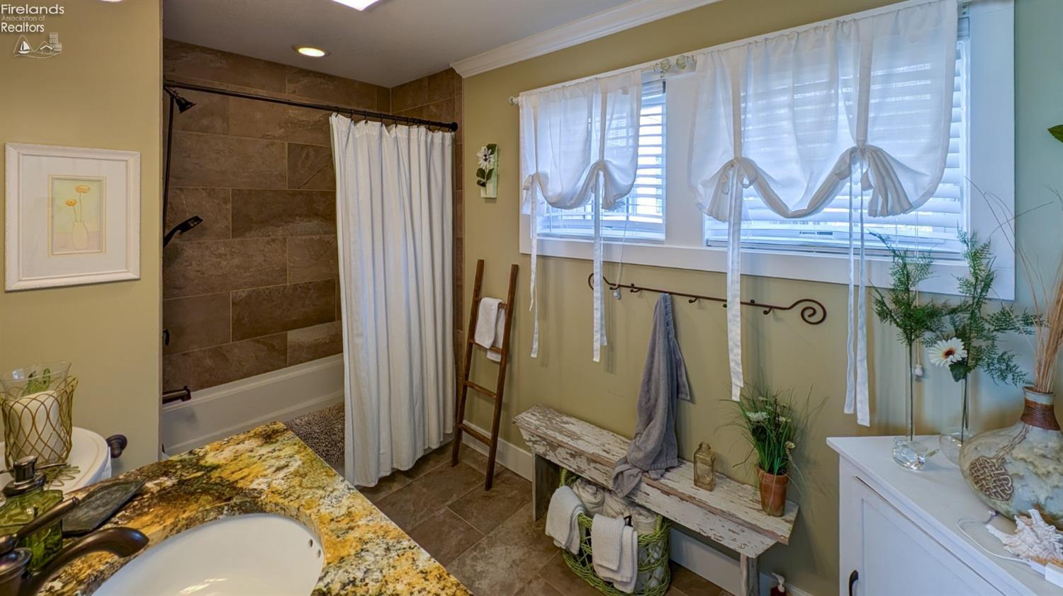 1394 N Overlook Drive