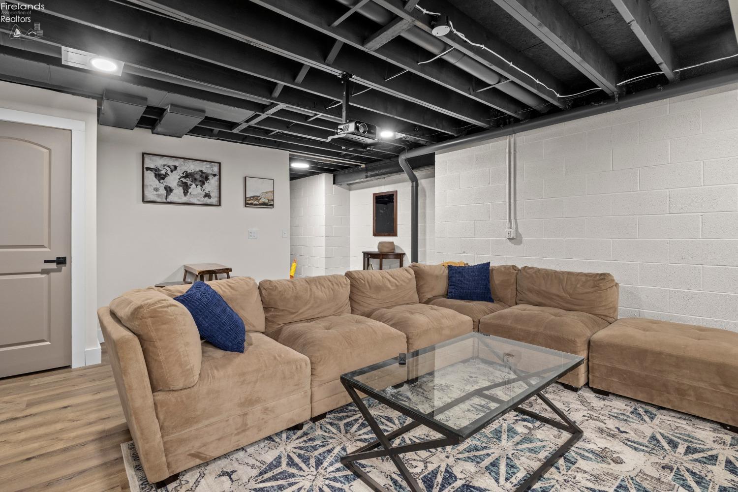 1800 Claus Rd.
