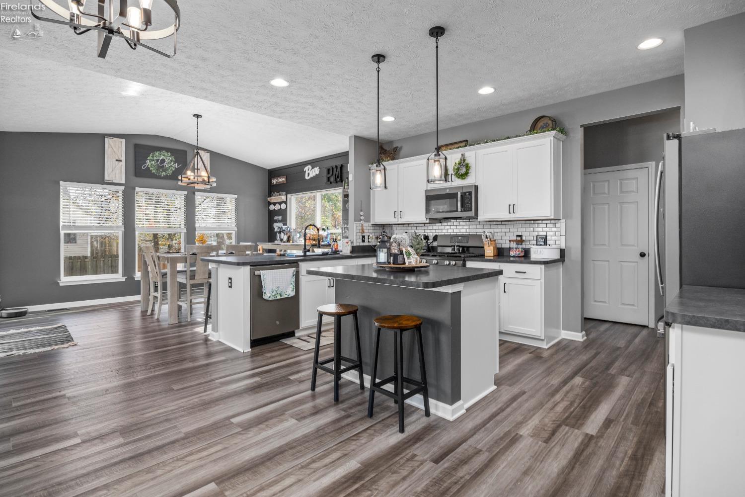 4661 Boulder Lane