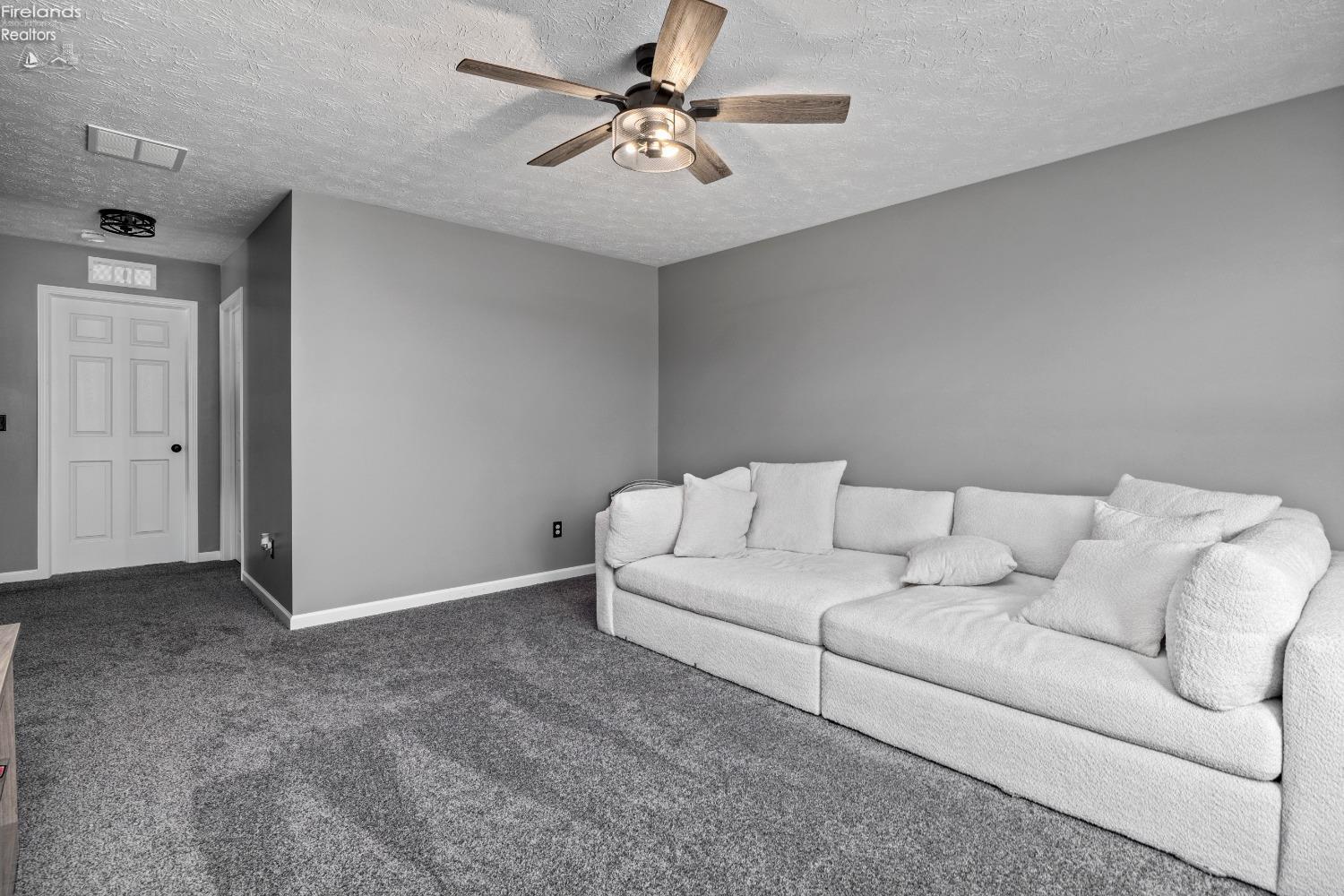 4661 Boulder Lane
