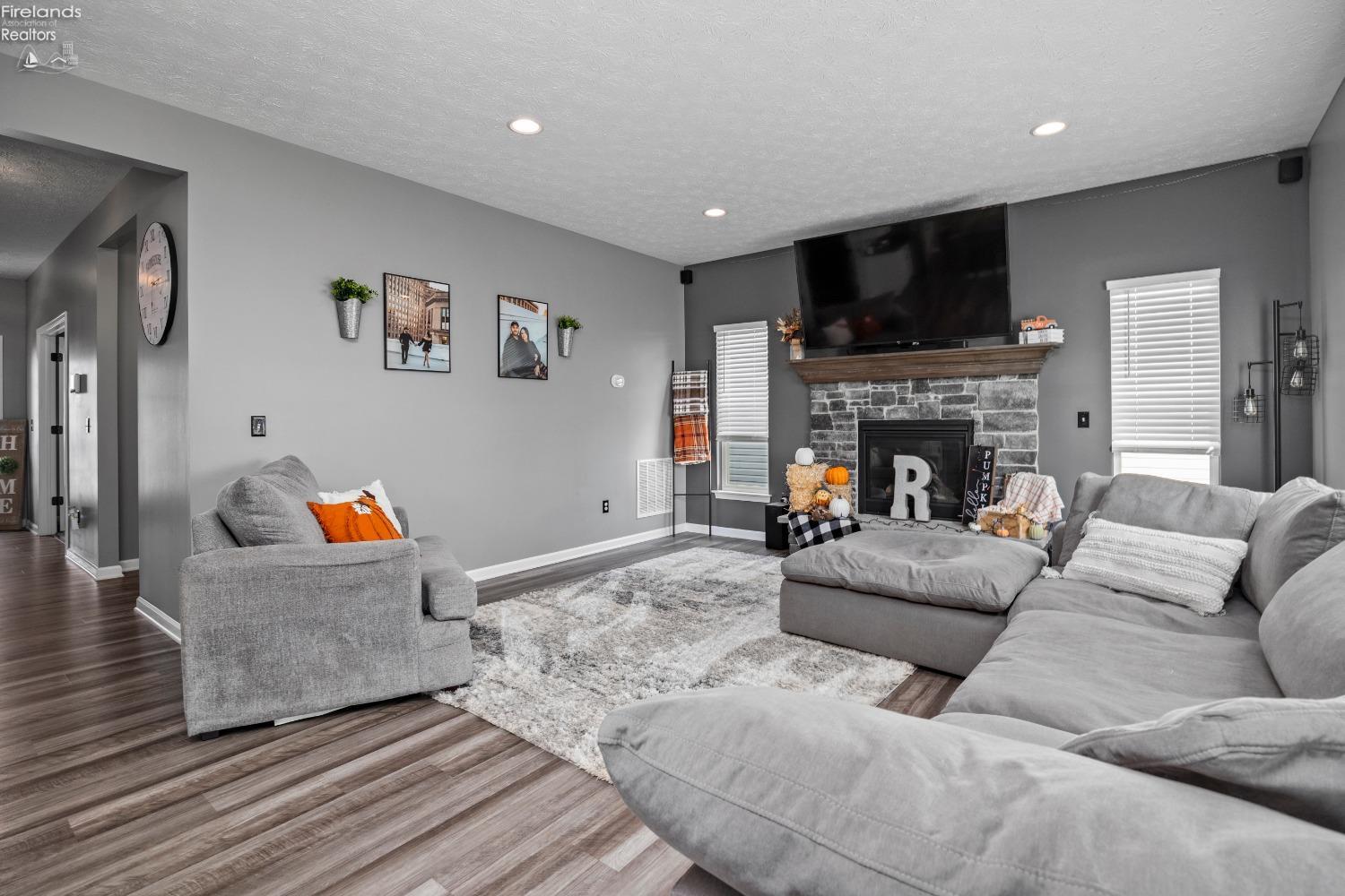 4661 Boulder Lane