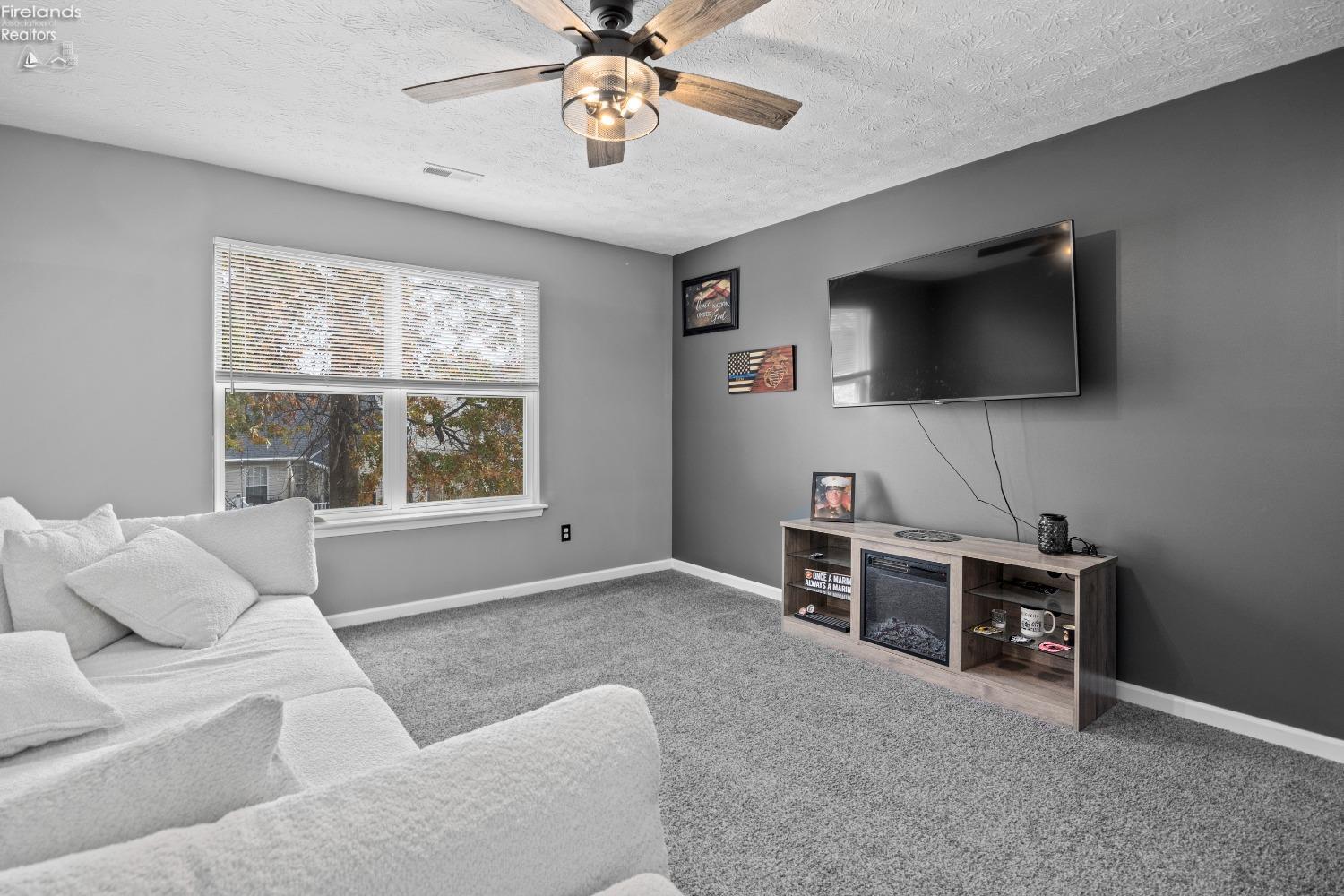4661 Boulder Lane