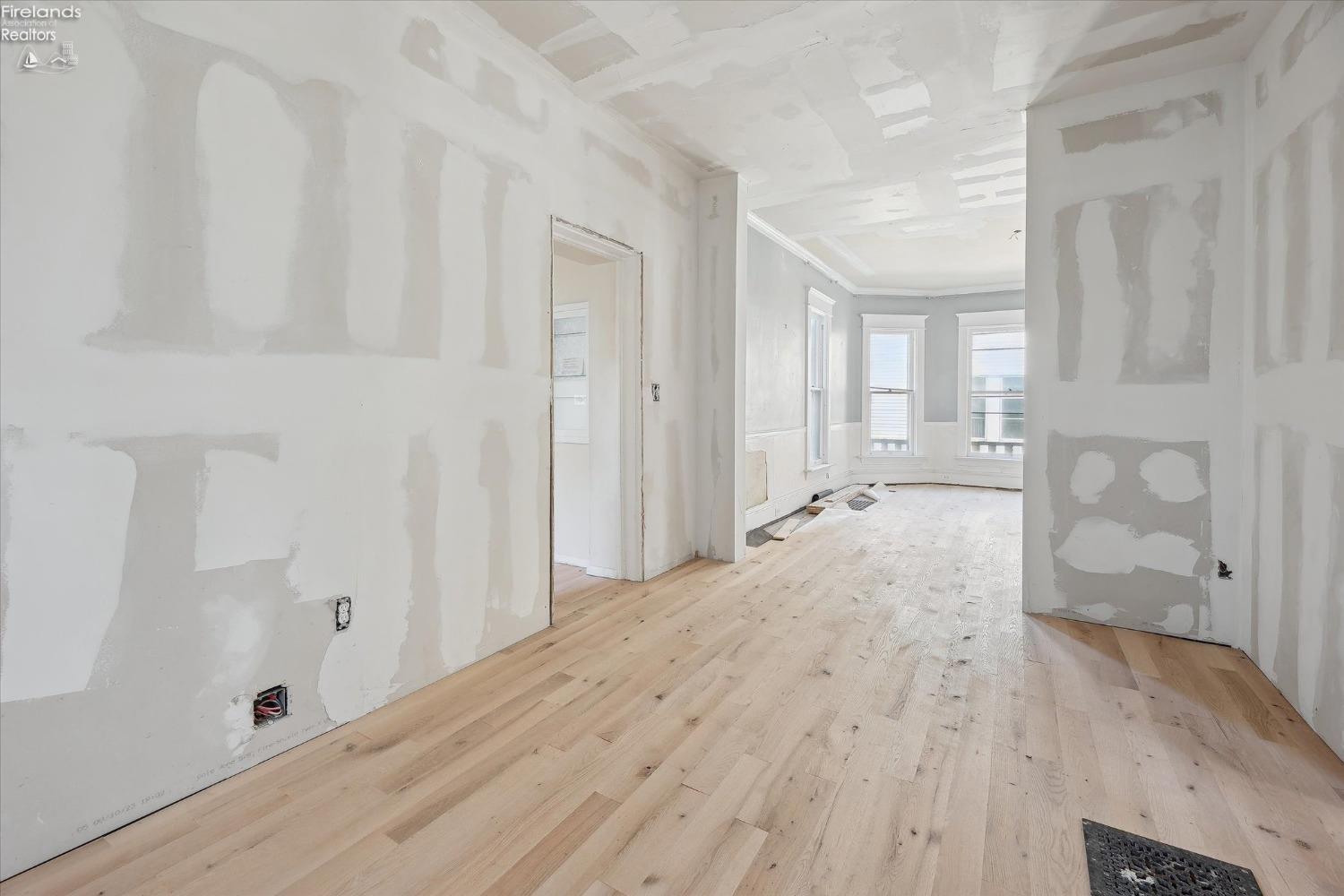 521 E 2nd Street