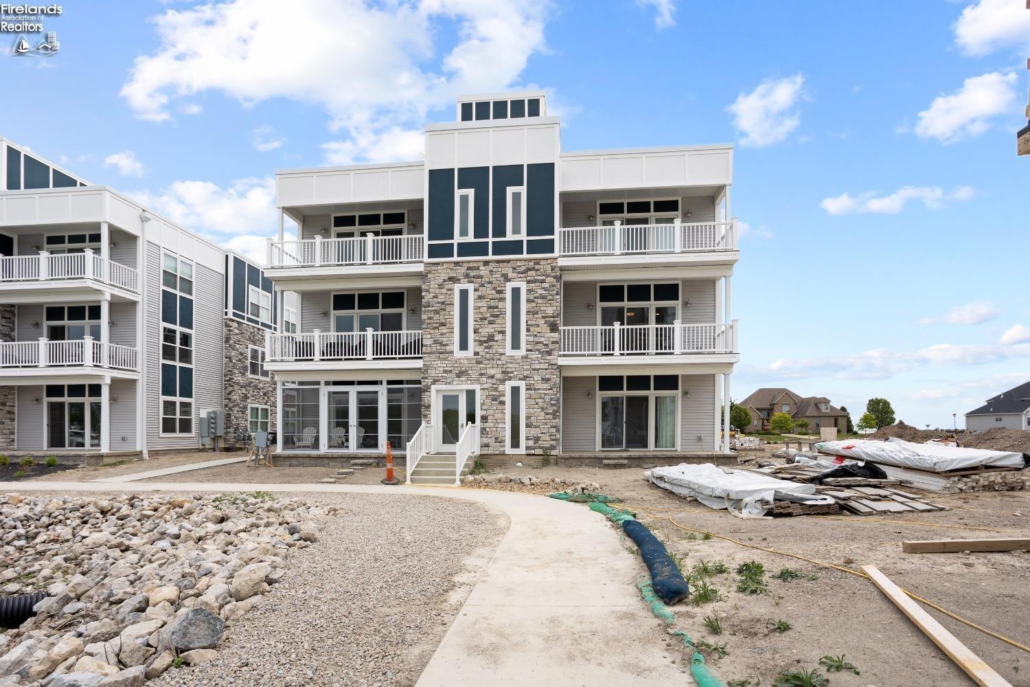 2676 S Waterside Court Drive