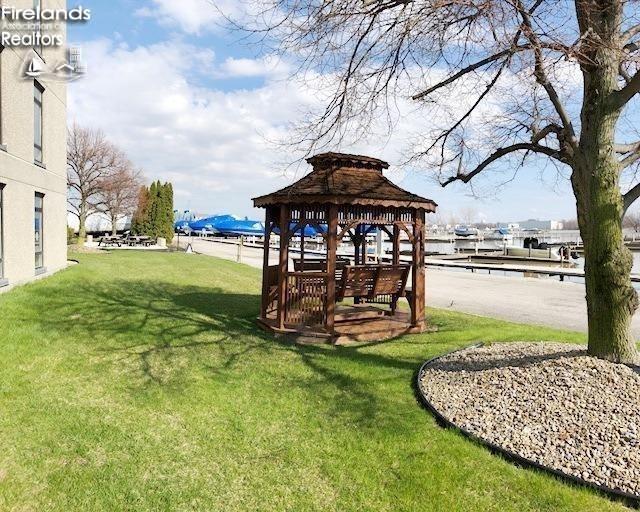 711 W Lakeshore 108