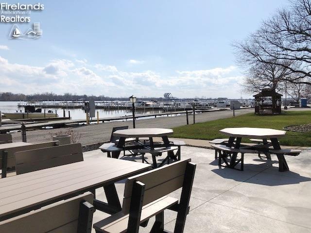 711 W Lakeshore 108