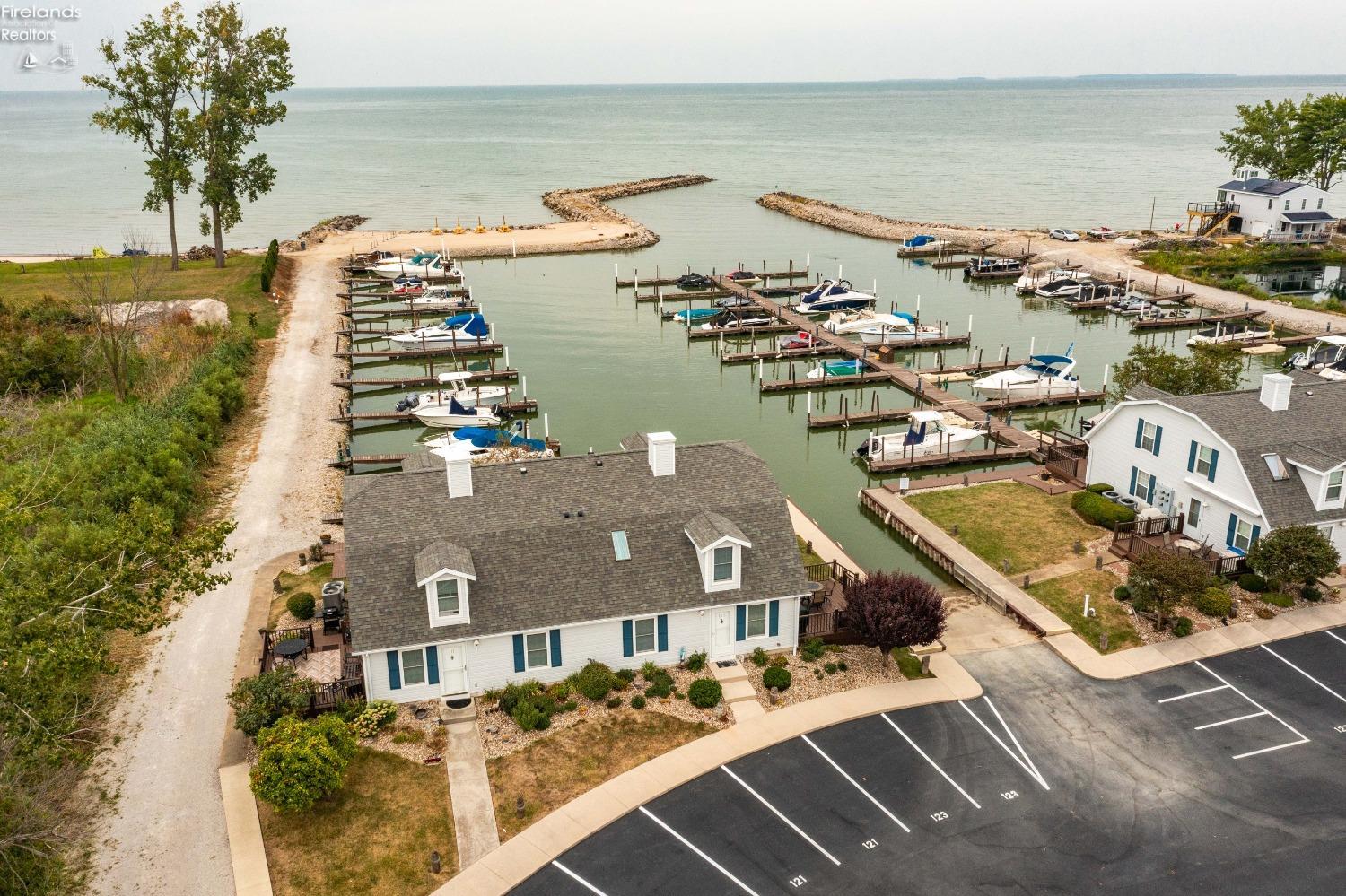 121 Schooner Point