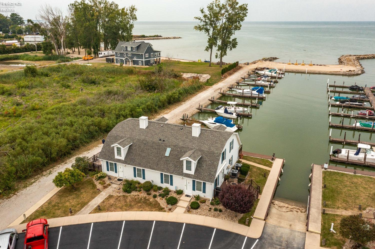 121 Schooner Point