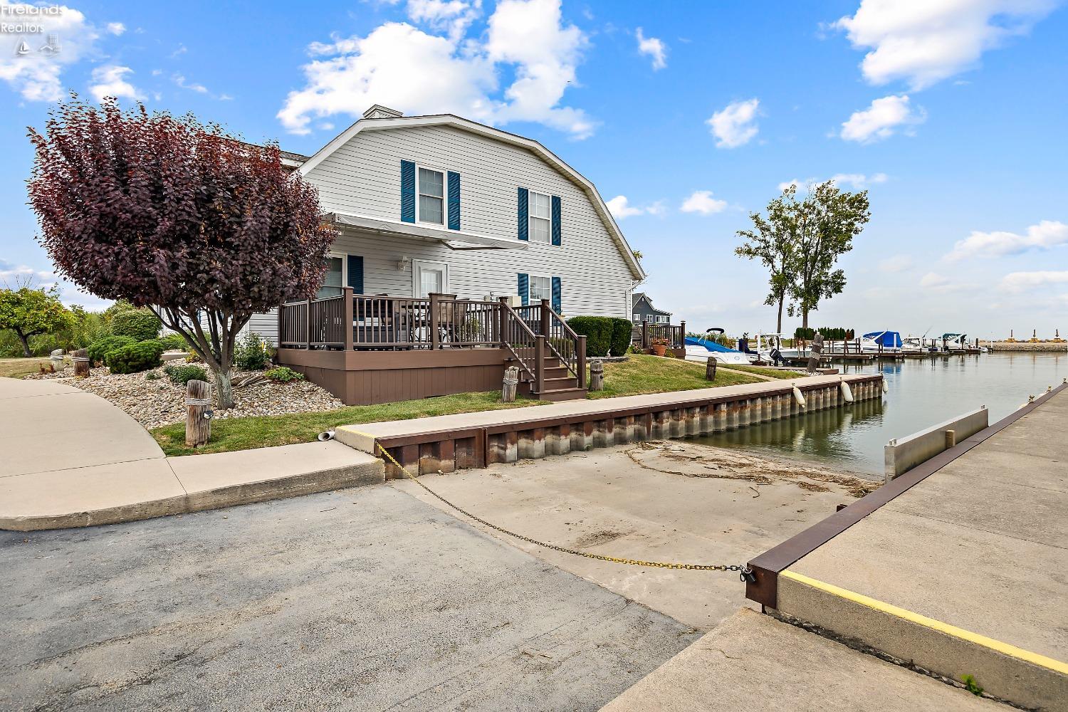 121 Schooner Point