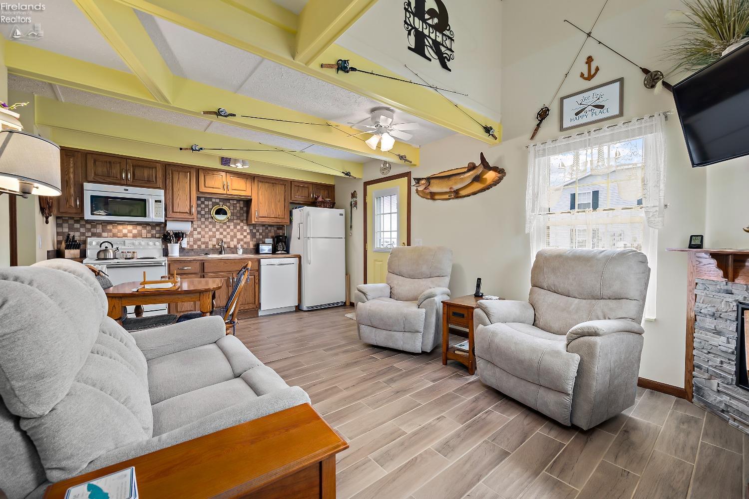 121 Schooner Point