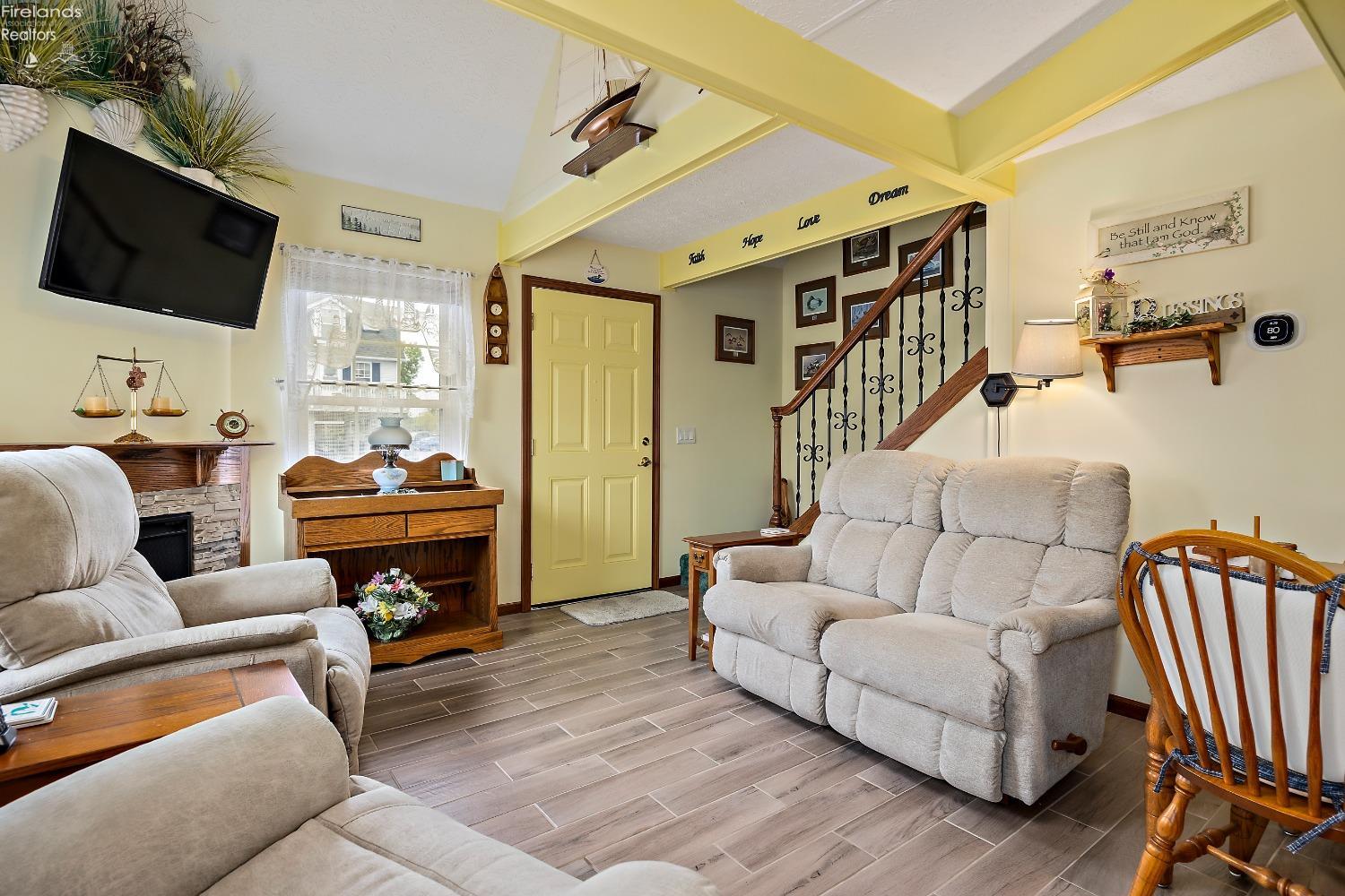 121 Schooner Point
