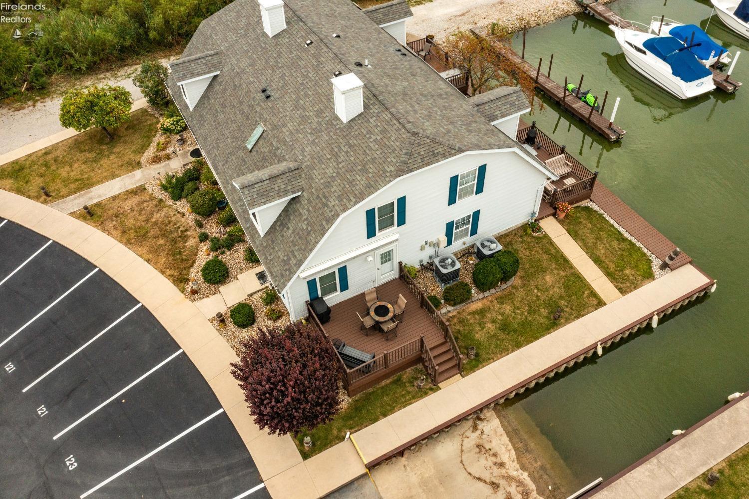 121 Schooner Point