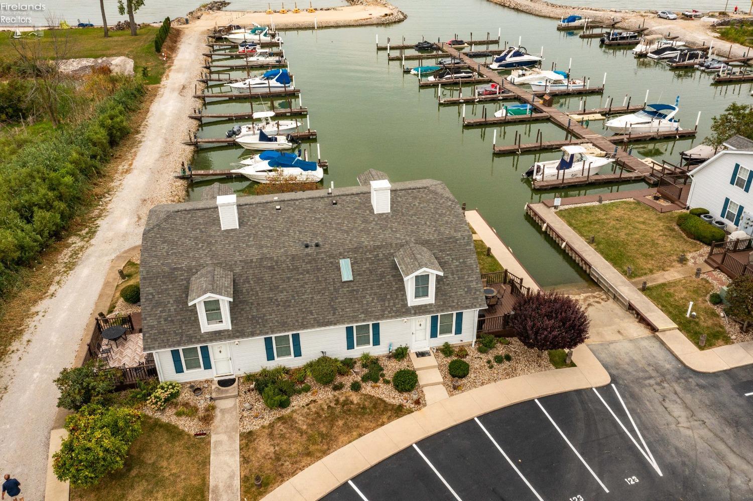 121 Schooner Point