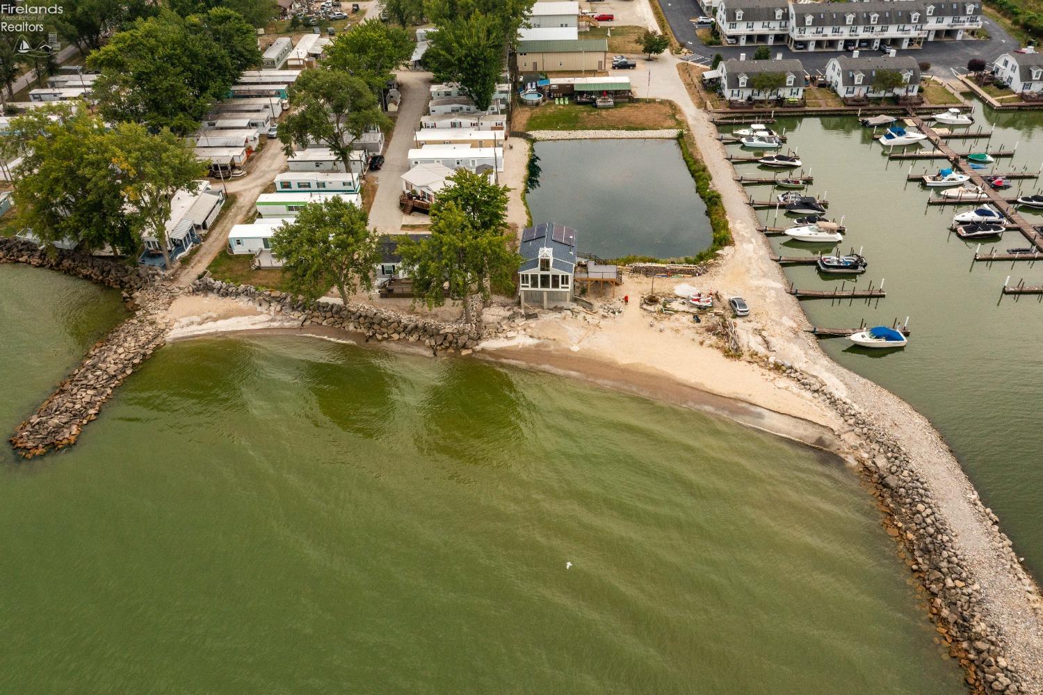 121 Schooner Point