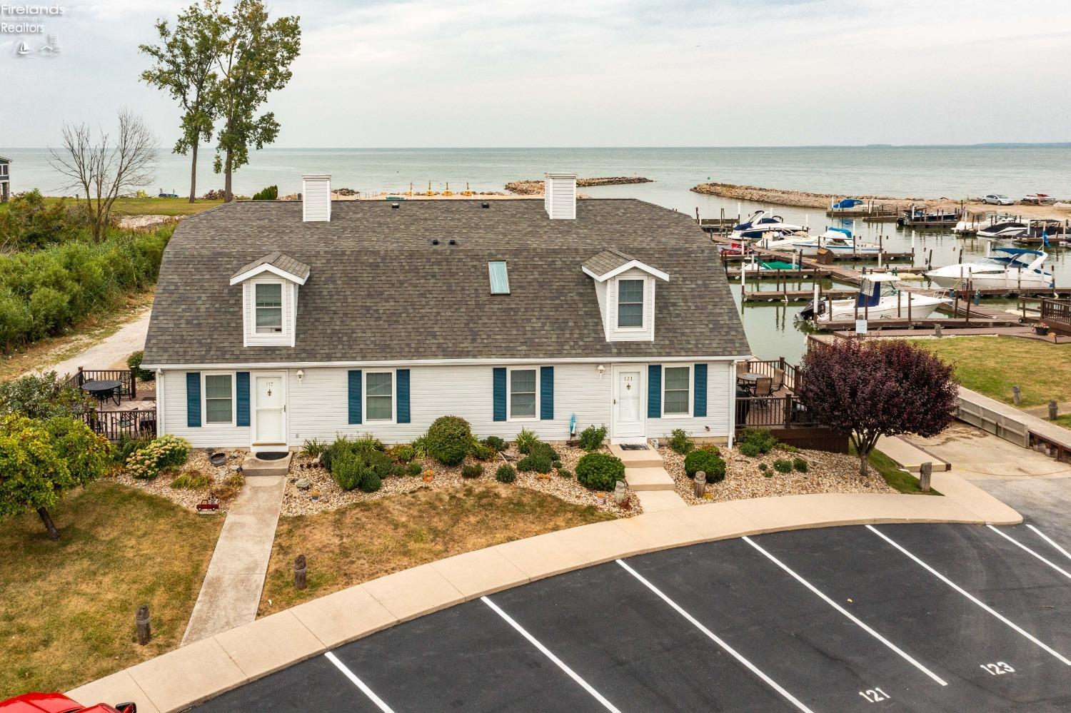 121 Schooner Point
