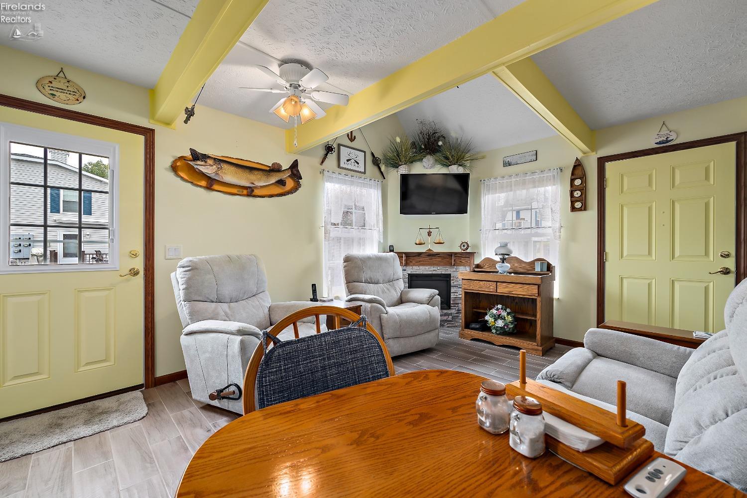 121 Schooner Point