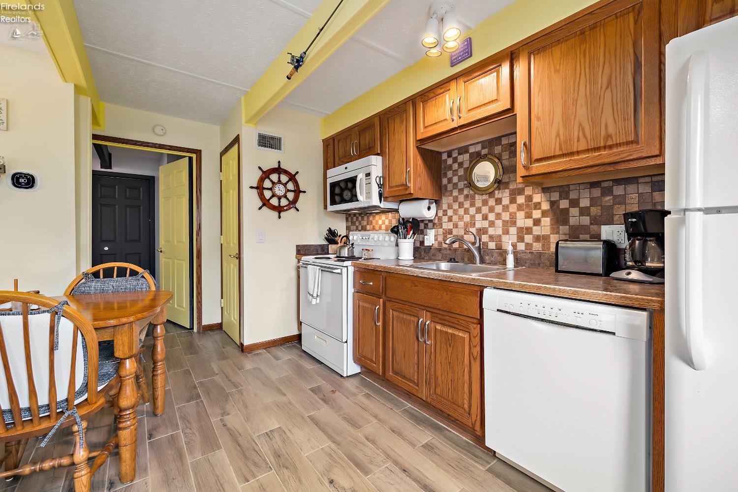 121 Schooner Point