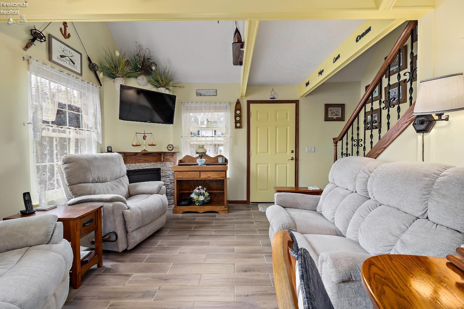 121 Schooner Point